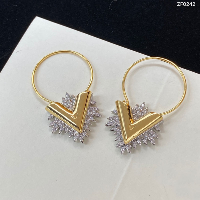 Designer Earrings Necklace Bracelet Sets Women Charm Necklaces Jewelry Brand Letter Bracelets Fashion Rose Gold Accessories 224061RL, As pic
Designer Earrings Necklace Bracelet Sets Women Charm Necklaces Jewelry Brand Letter Bracelets Fashion Rose Gold Accessories 224061RL, As pic