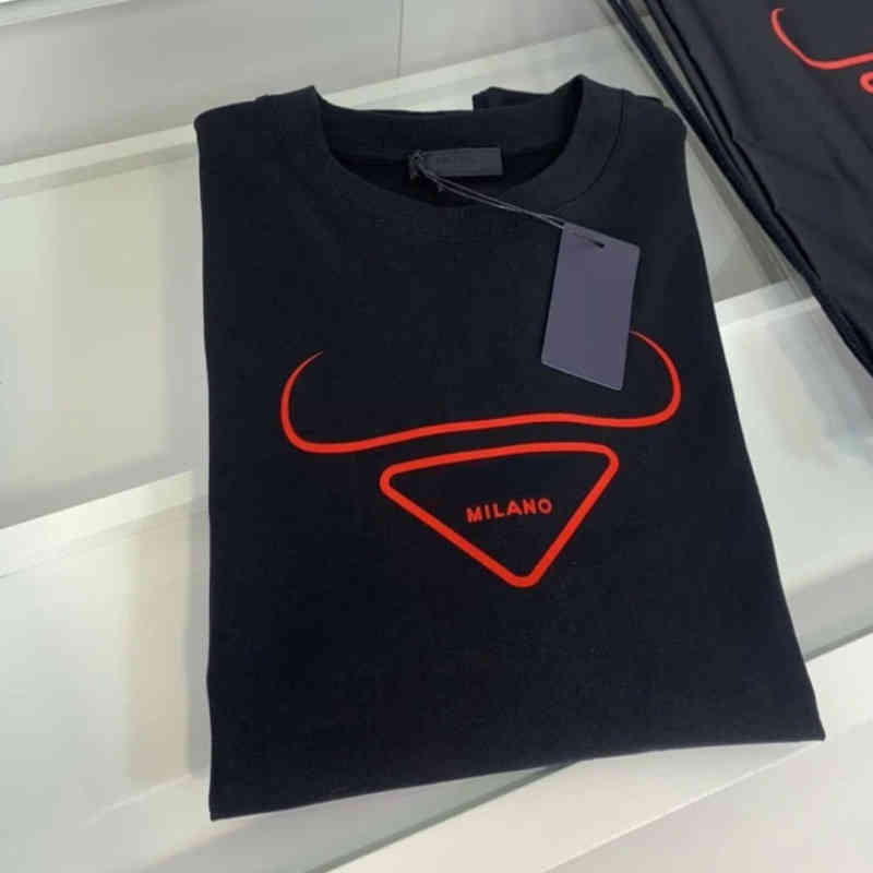 Hot Selling Men's Clothing Trendy Brand Pra Short Sleeve t Shirt Classic Triangle Printing Round Neck Pullover T-shirt Fashion Loose Summer, White
Hot Selling Men's Clothing Trendy Brand Pra Short Sleeve t Shirt Classic Triangle Printing Round Neck Pullover T-shirt Fashion Loose Summer, White