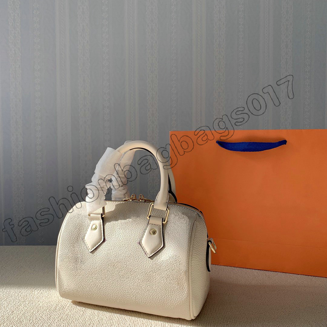 SPEEDY BANDOULIÈRE 25 Squire Bag Embossed Oversized Monograms Pattern Grain Cowhide CrossBody with Toron Handle Luxurys Handbag multi color
SPEEDY BANDOULIÈRE 25 Squire Bag Embossed Oversized Monograms Pattern Grain Cowhide CrossBody with Toron Handle Luxurys Handbag multi color