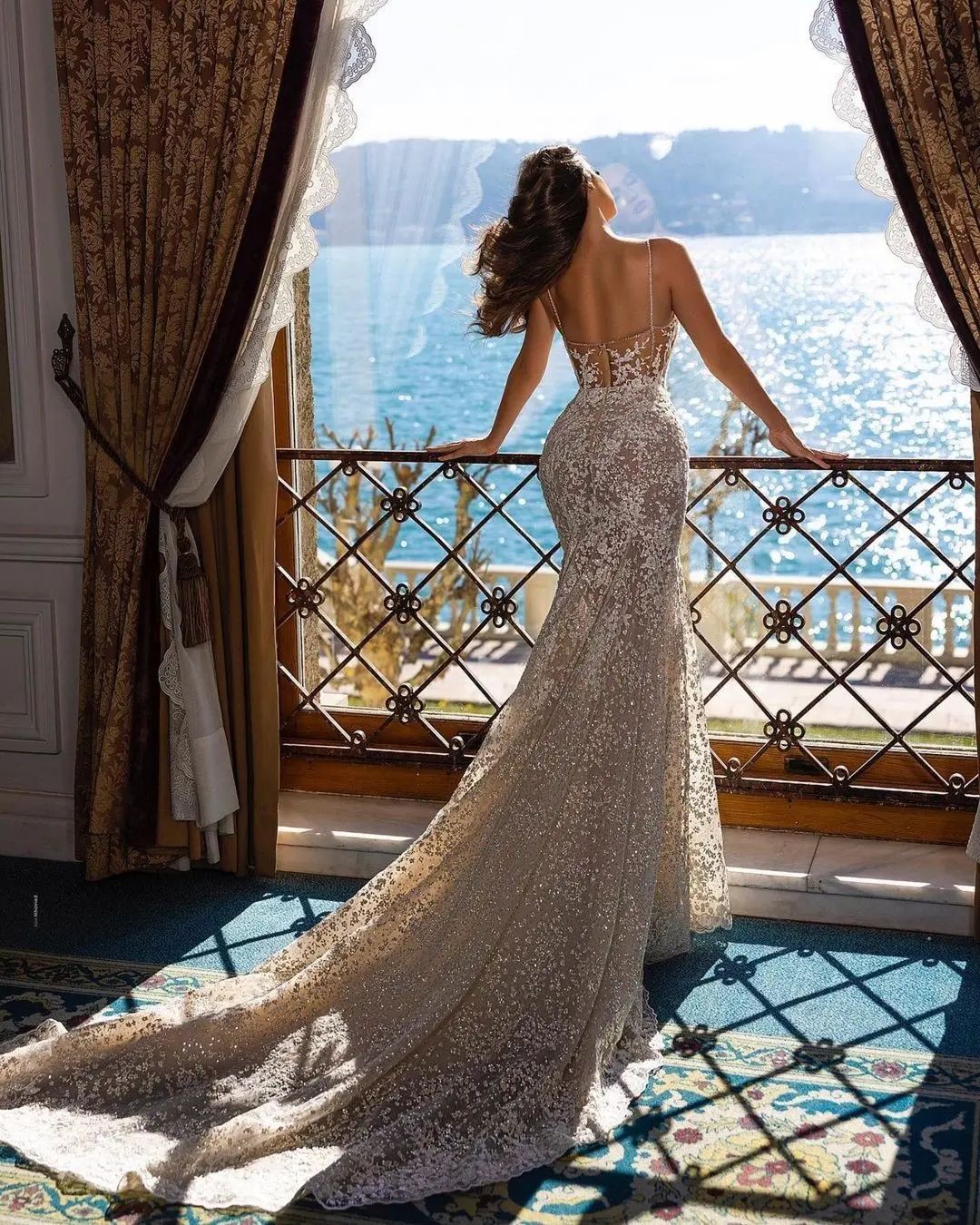 Sexy See Through Wedding Dress Ivory Spaghetti Straps Lace Floral Appliques Arabic Mermaid Wedding Bridal Gowns Plus Size