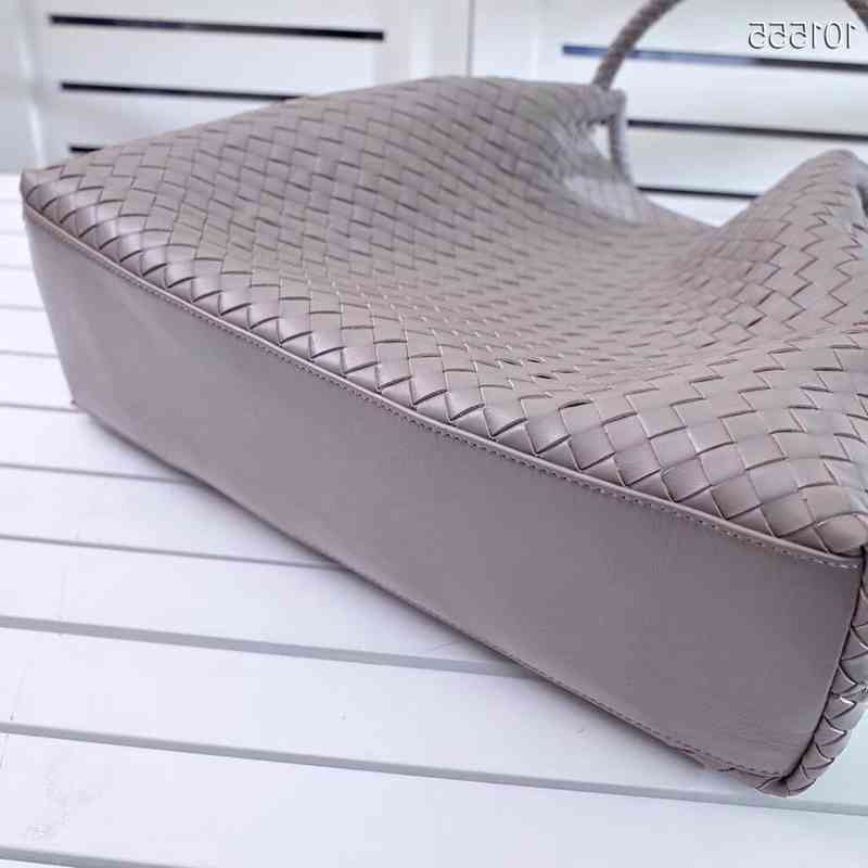 Bottegav Venetas Handbag Cowhide woven women's star same hand manual leisure one shoulder portable large capacity vegetable basket bag, White
Bottegav Venetas Handbag Cowhide woven women's star same hand manual leisure one shoulder portable large capacity vegetable basket bag, White