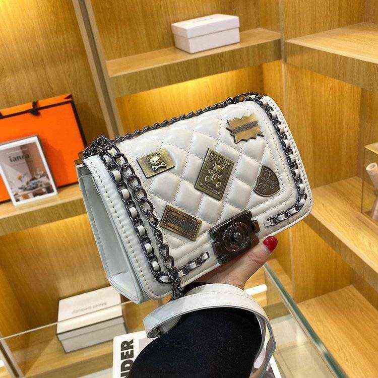 2022 popular single shoulder sewing Pu personalized badge versatile small fragrance cross messenger chain women's bag Purses, Creamy-white
2022 popular single shoulder sewing Pu personalized badge versatile small fragrance cross messenger chain women's bag Purses, Creamy-white