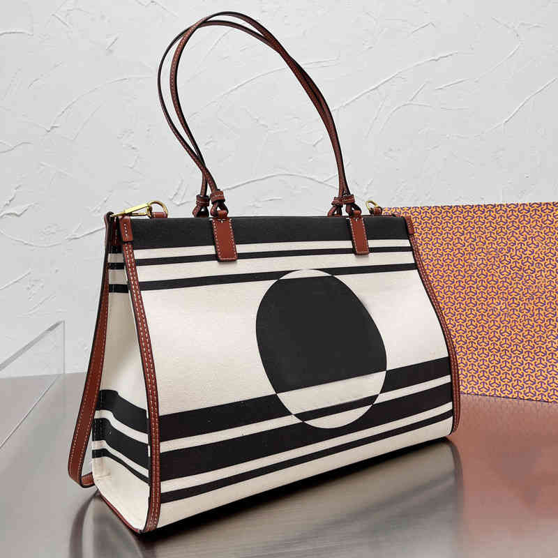 Stripe Tote Bags Women Shopping Handbag Shoulder Leather Luxury Designer Brand Crossbody Female Purses Bucket 220328, Black
Stripe Tote Bags Women Shopping Handbag Shoulder Leather Luxury Designer Brand Crossbody Female Purses Bucket 220328, Black
