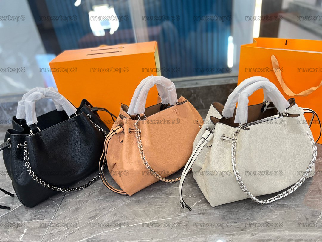 Bella Tote Mahina Drawstring Bags Perforated Calf Leather Handbag Women Luxury Designer Handle Bag Large Capacity Chain Bucket Bag
Bella Tote Mahina Drawstring Bags Perforated Calf Leather Handbag Women Luxury Designer Handle Bag Large Capacity Chain Bucket Bag