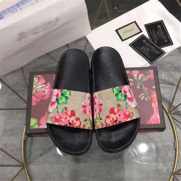 Fashion Luxury Slides slippers designer shoes letter print Slide Summer Wide Flat Leather Rubber Flats Sandals with box dust bag, Red
Fashion Luxury Slides slippers designer shoes letter print Slide Summer Wide Flat Leather Rubber Flats Sandals with box dust bag, Red