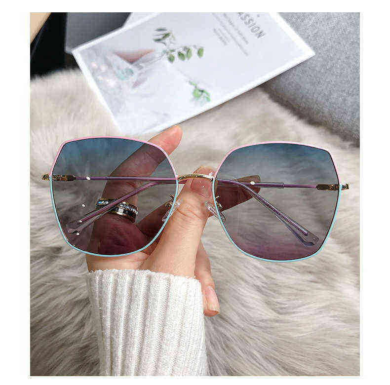 Brand Designer Non Fashion Sunglasses Mens Square Frame Gradient Lenses Des Lunettes De Soleil with Case
Brand Designer Non Fashion Sunglasses Mens Square Frame Gradient Lenses Des Lunettes De Soleil with Case