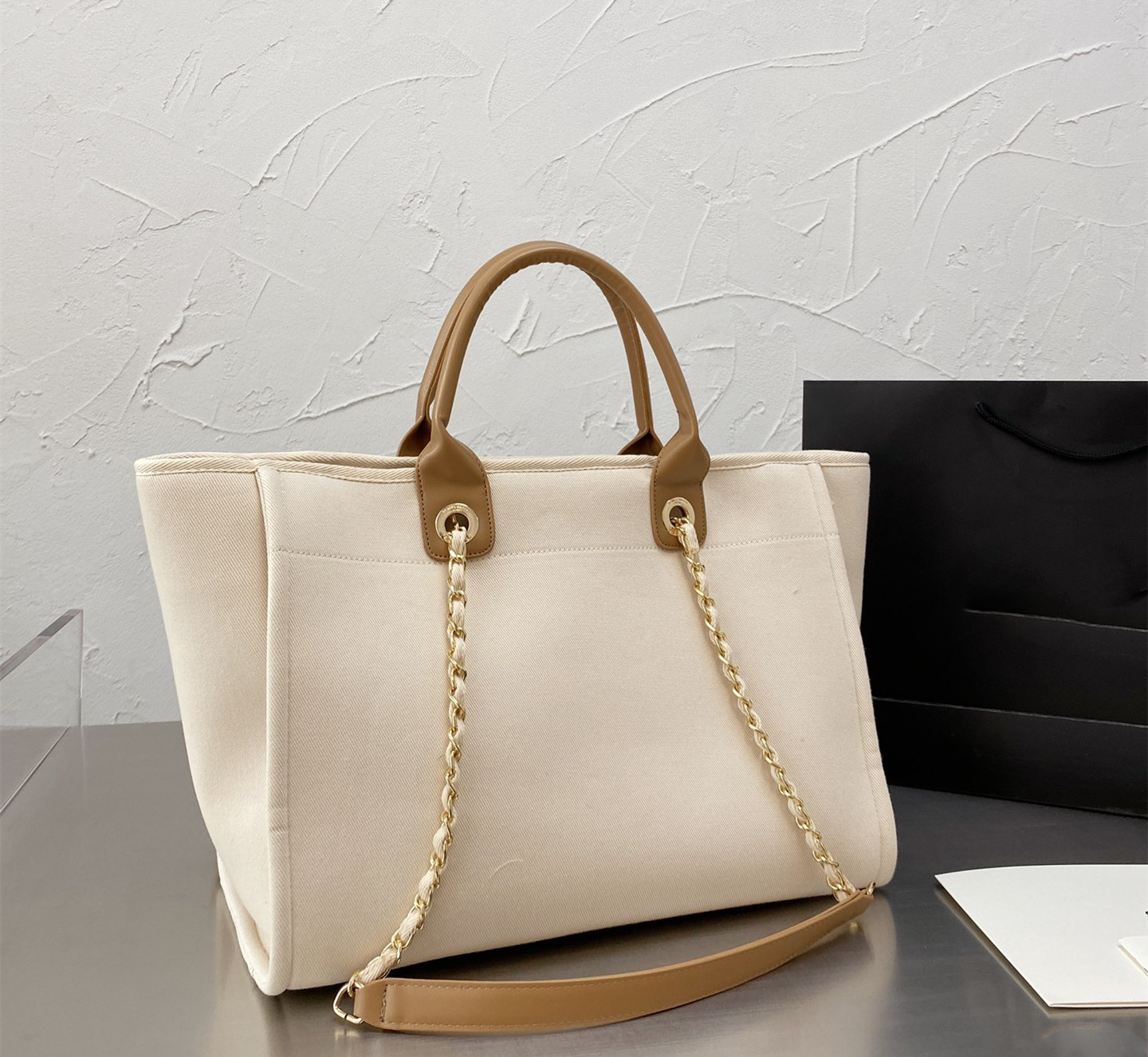 Hot selling latest style exquisite pearl design beach bag simple classic high quality large capacity men and women fashion, Make up the difference
Hot selling latest style exquisite pearl design beach bag simple classic high quality large capacity men and women fashion, Make up the difference