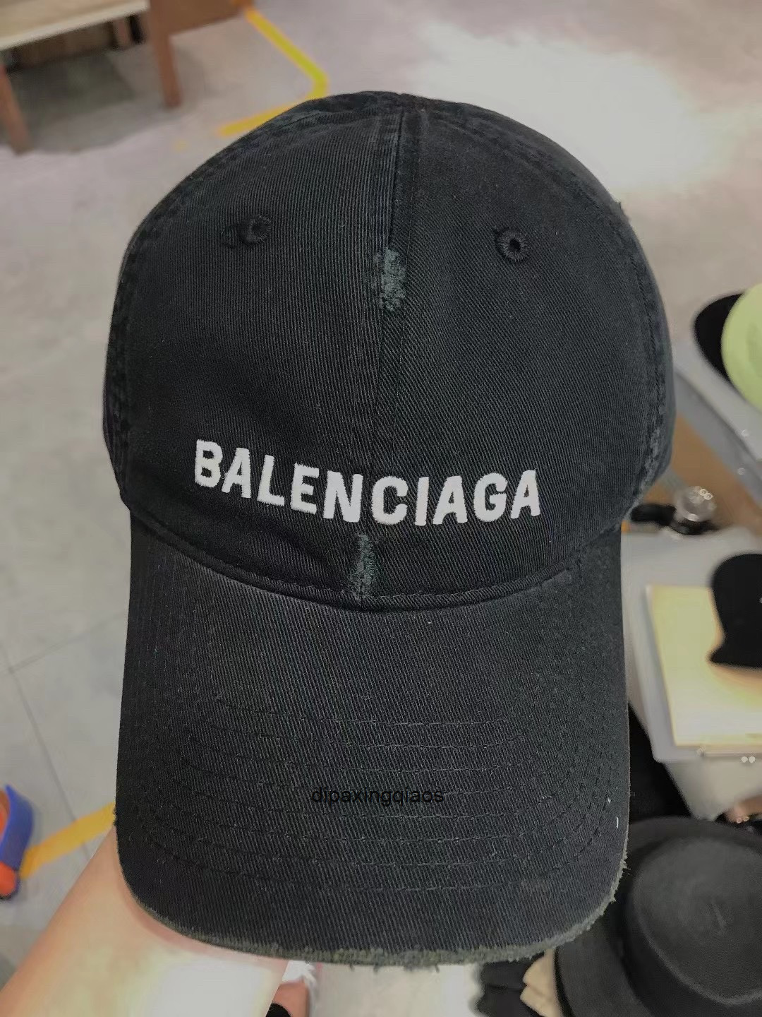 ball caps paris B balencaigass letter printed Paris hat water wash hat, broken hole cap letter hat, old hat, Dark gray
ball caps paris B balencaigass letter printed Paris hat water wash hat, broken hole cap letter hat, old hat, Dark gray