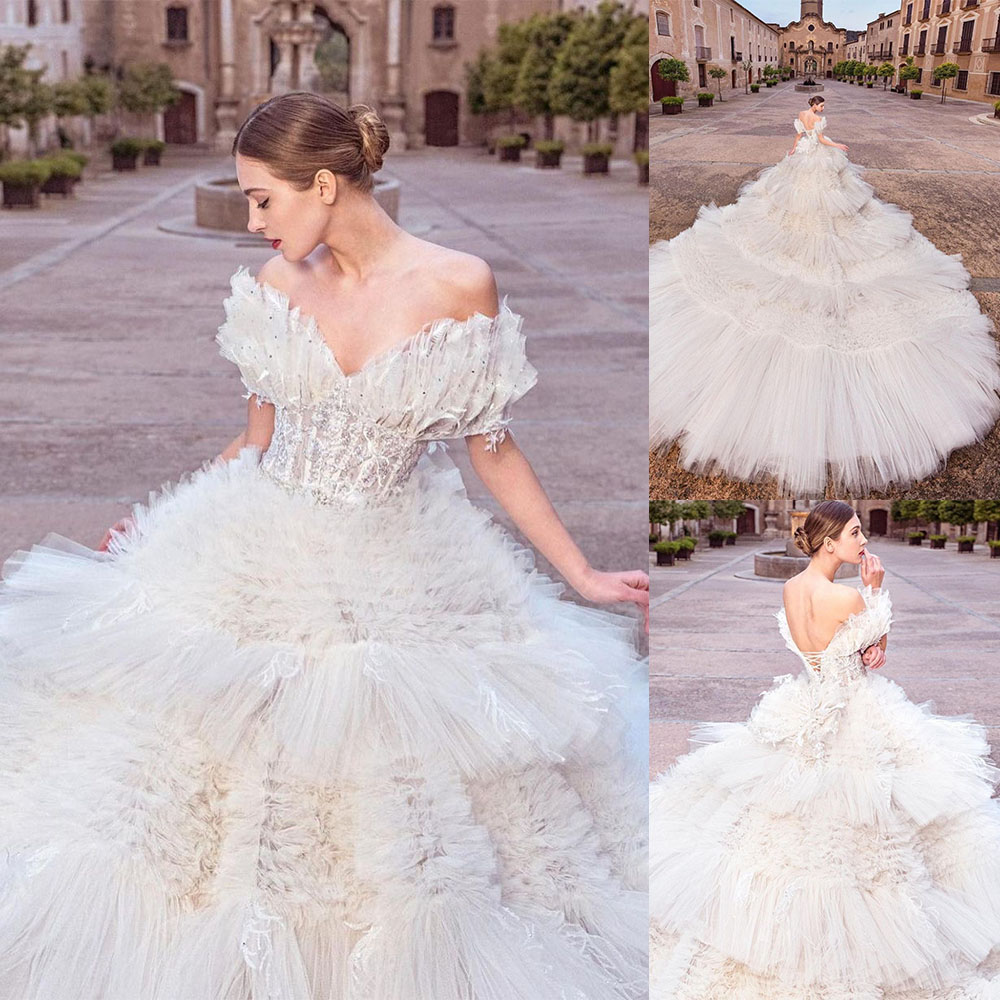 Luxurious Ball Gown Wedding Dress Sequins Beads Strapless Sexy V Neck Sleevesless Lace Tulle Ruffles Floor Length Custom Made Sweep Train Bridal Dress