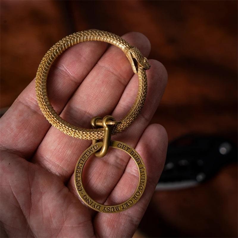 Retro Brass Snake Key Ring Bite chain Ouroboros Accessory Pendant Copper Car Hanging 220411