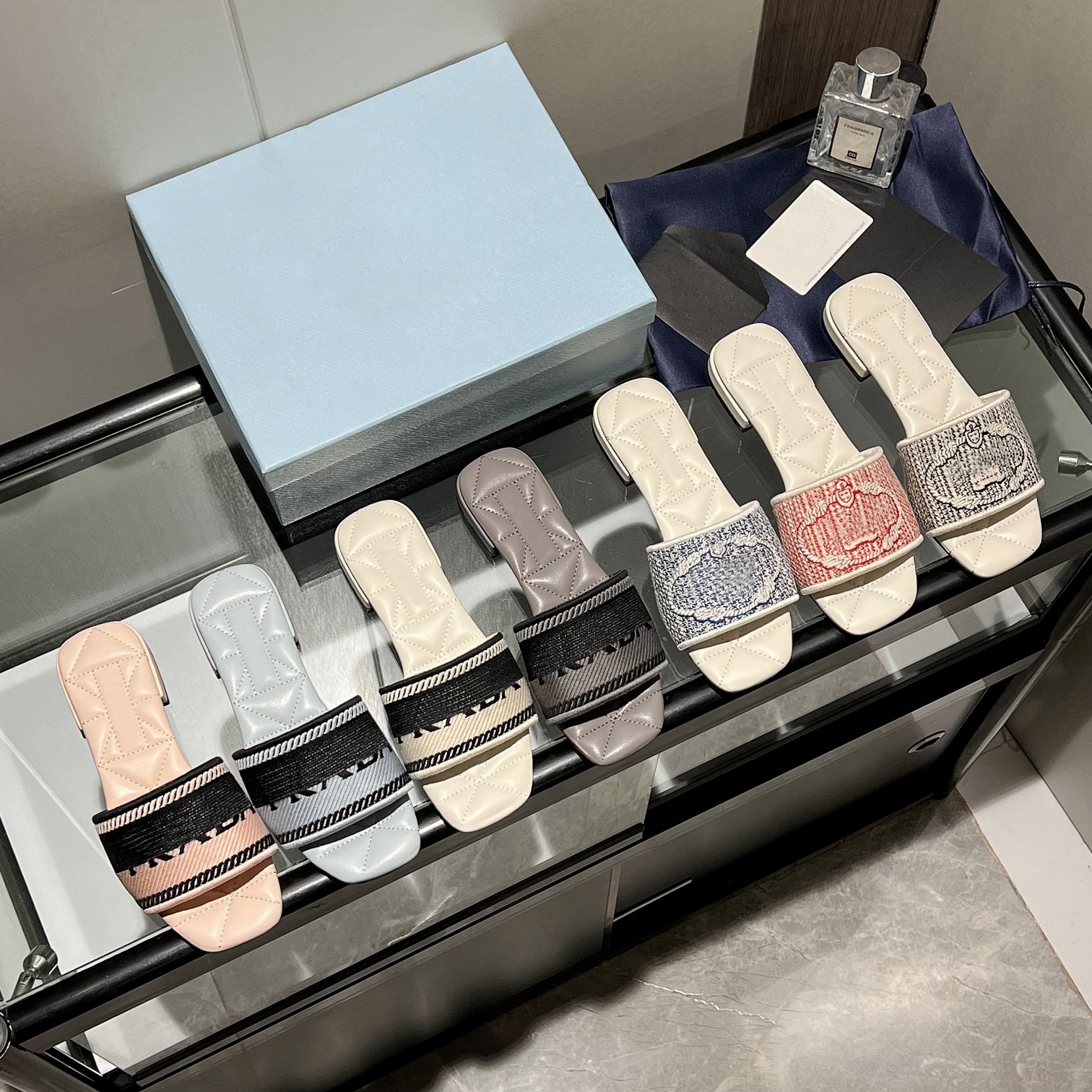 Embroidered Fabric Slippers Women Designer Slipper Printing Letters Flip Flops Ladies Flat Sandals Fashion Woven Sliders, 12
Embroidered Fabric Slippers Women Designer Slipper Printing Letters Flip Flops Ladies Flat Sandals Fashion Woven Sliders, 12
