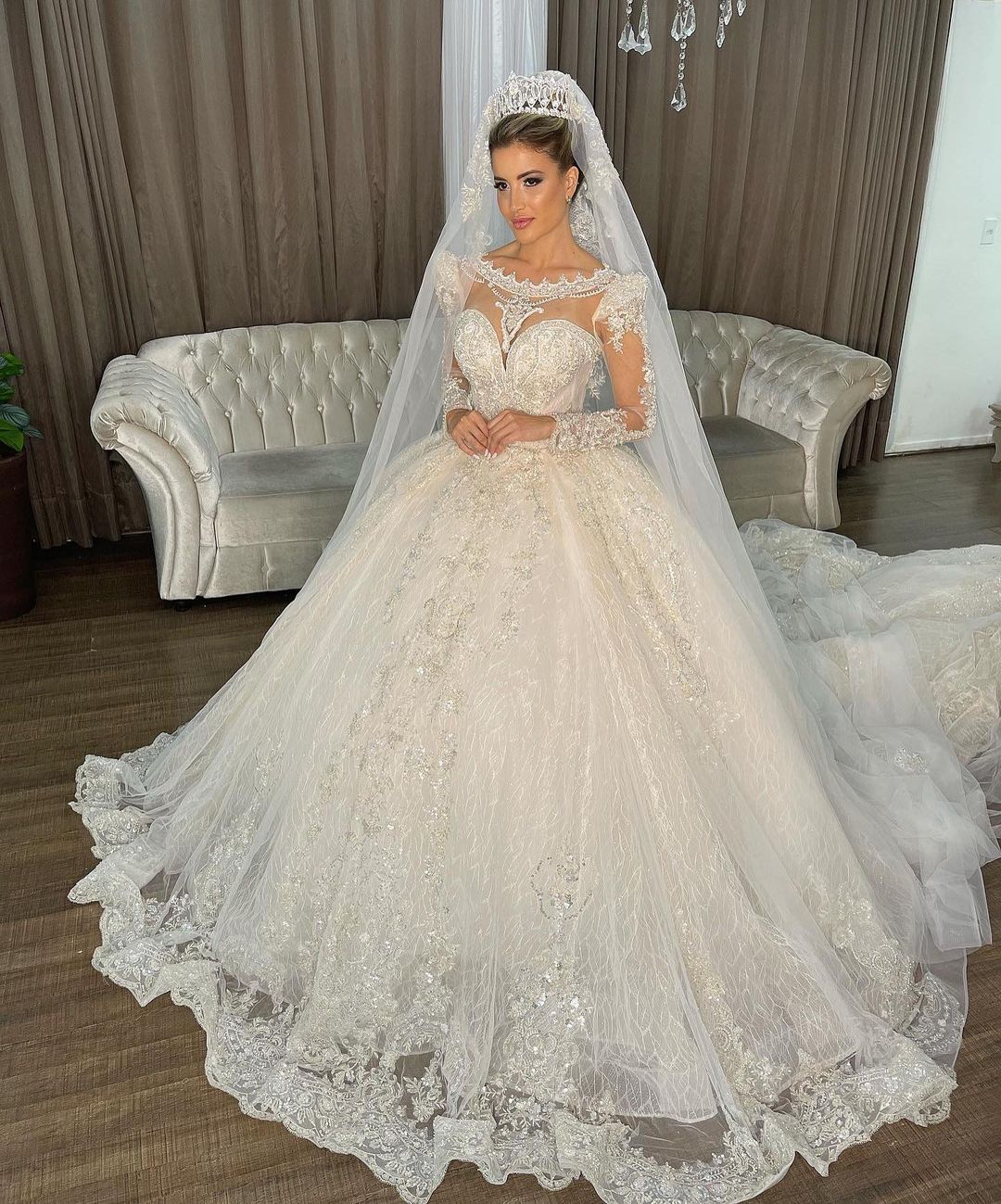 Ball Arab Princess Gown Wedding Dress Dubai Jewel Neck Long Sleeve Sequins Lace Appliques Beads Puffy Bridal Gowns S Lz0304