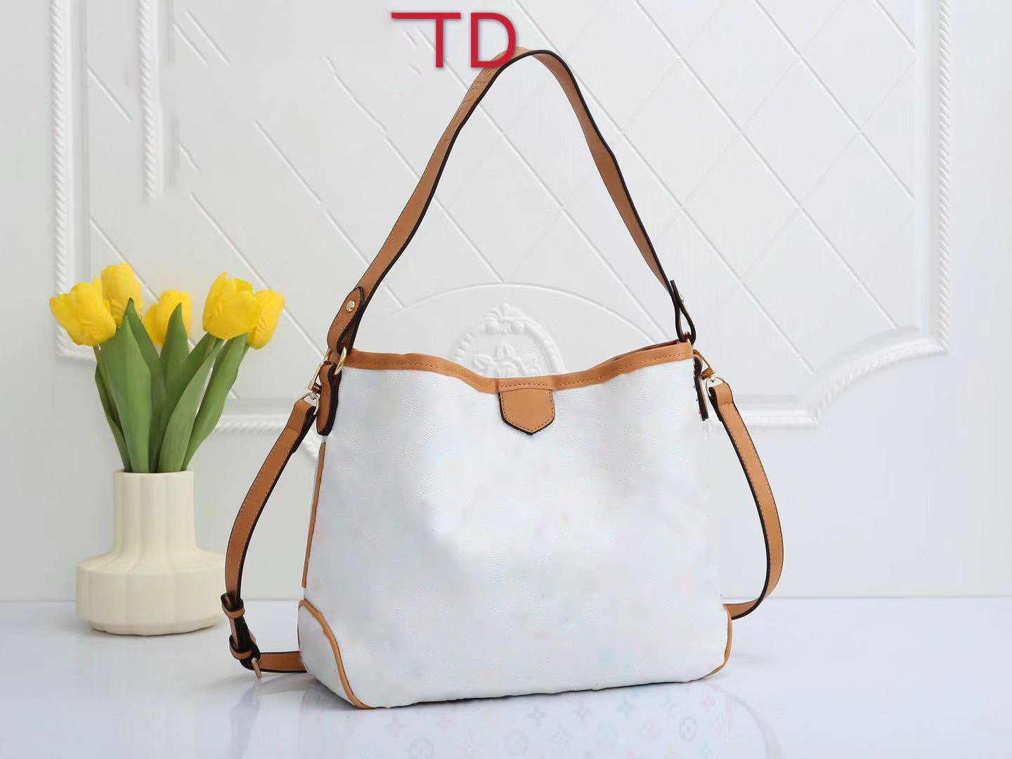 33cm brand Designers women casual tote bag Luxurys handbags high quality Famous Classic bags Ladies Handbag Large Monograms Capacity leather Shoulder Bag 90a51, As picture
33cm brand Designers women casual tote bag Luxurys handbags high quality Famous Classic bags Ladies Handbag Large Monograms Capacity leather Shoulder Bag 90a51, As picture