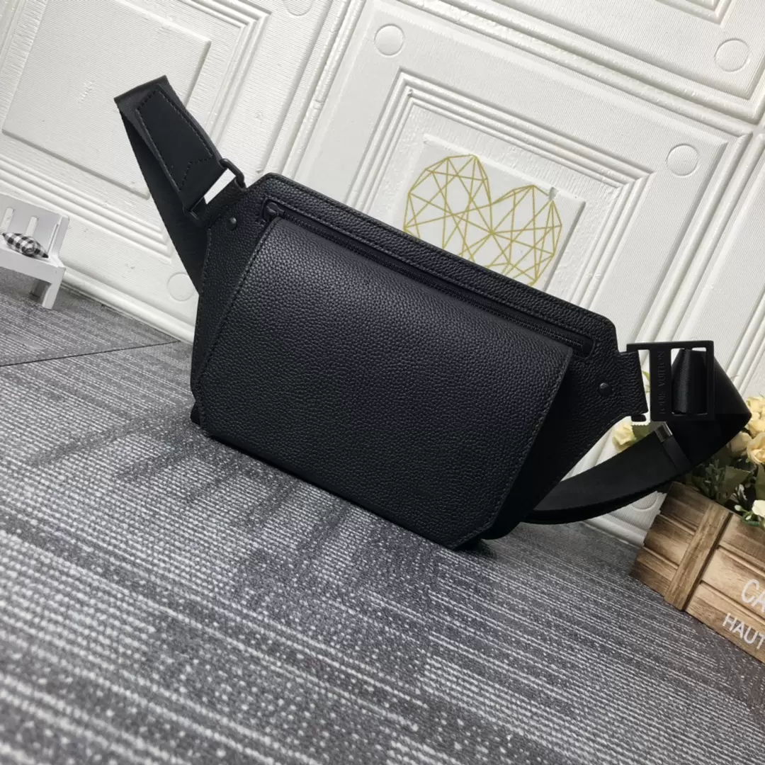 

Mens new shoulder bags black lichee leather fashion wallet metal hardware flap magnetic buckle waist bag avenue sling bag man designer BumBa