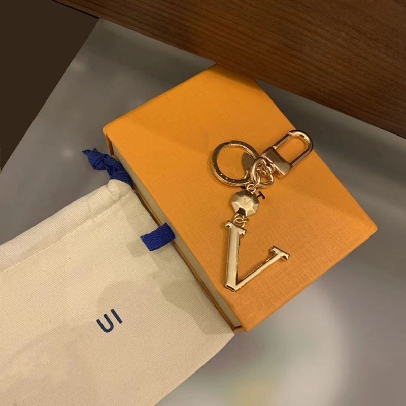 Luxurys designers keychain Alphabet keychains fashion versatile trend set boutique keys chain Atmosphere versatility suitable for men and women good nice
Luxurys designers keychain Alphabet keychains fashion versatile trend set boutique keys chain Atmosphere versatility suitable for men and women good nice