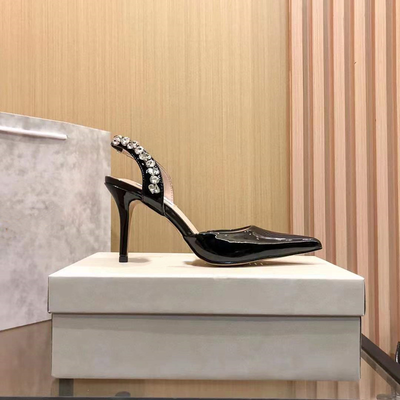 Dress Shoes Diamond High Heel Designers Shoe Sandals Women Bling White Black Nude Red Bottoms Heels Party Wedding Bride Pumps Slingbacks 8.5cm Heeled Fashion Comfy
Dress Shoes Diamond High Heel Designers Shoe Sandals Women Bling White Black Nude Red Bottoms Heels Party Wedding Bride Pumps Slingbacks 8.5cm Heeled Fashion Comfy