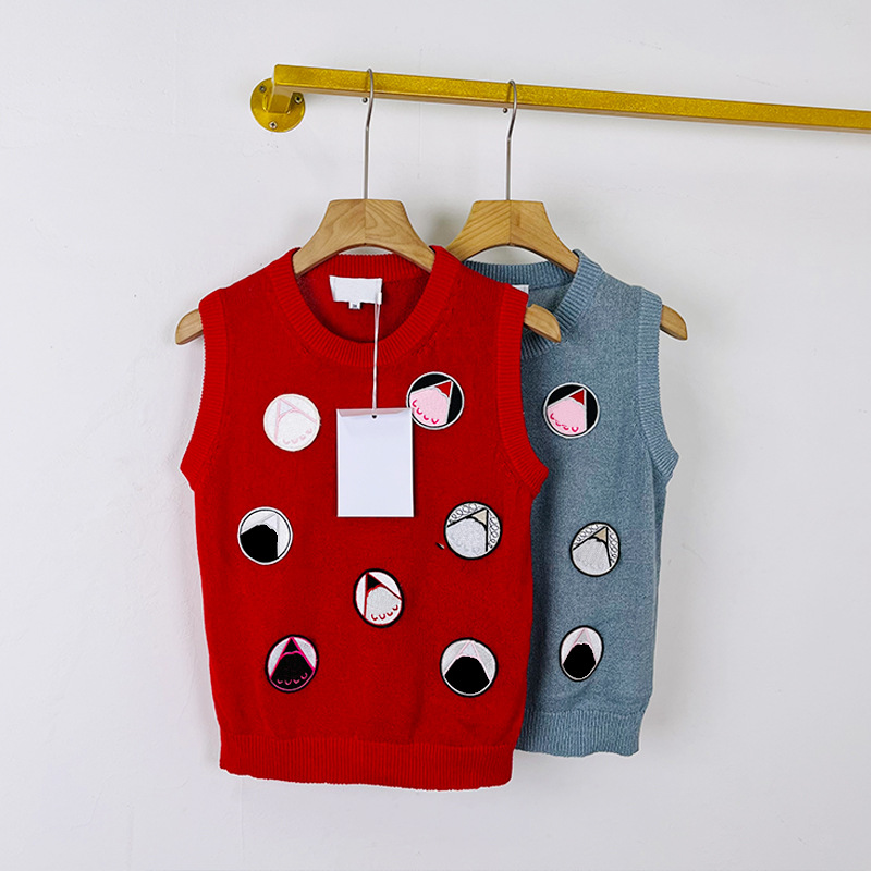 509 L 2022 Runway Summer Brand Same Style Sweater Crew Neck Sleeveless Red Blue Striped T Shirt Women' Sweaters xue
509 L 2022 Runway Summer Brand Same Style Sweater Crew Neck Sleeveless Red Blue Striped T Shirt Women' Sweaters xue