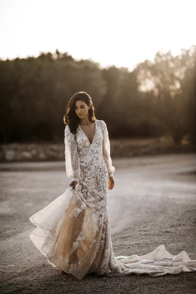 2022 Long Sleeve Country Wedding Dresses V Neck Lace Appliques Sexy Backless Vestidos De Novia Sweep Train A Line Beach Wedding Gowns