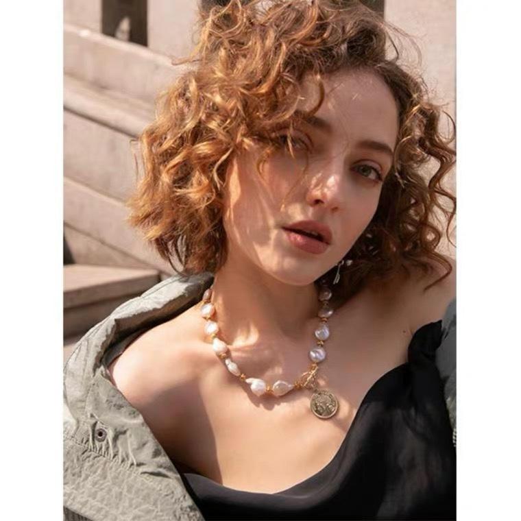 Pendant Necklaces Personality Retro Natural Pearl Beauty Head Coin NecklacePendant
Pendant Necklaces Personality Retro Natural Pearl Beauty Head Coin NecklacePendant