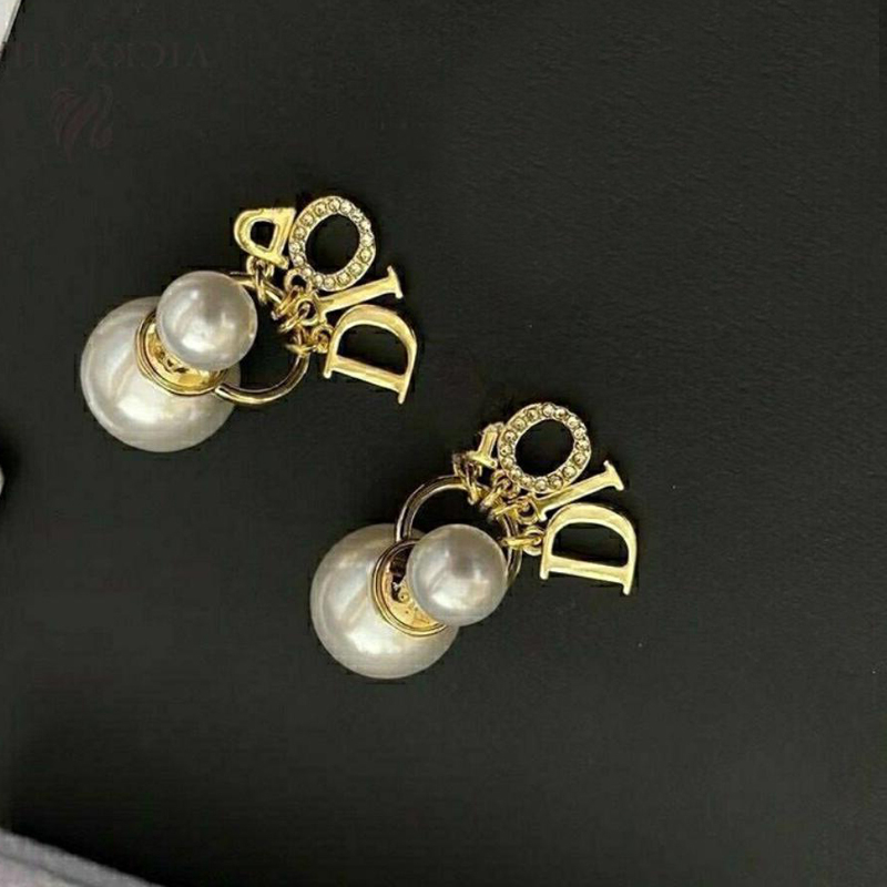 Classics 18K Gold Plated Designer Ear Stud Earrings Brand Designers Geometry Letters Fashion Women Crystal Pearl Earring Wedding Jewerlry Classic Style ER0280
Classics 18K Gold Plated Designer Ear Stud Earrings Brand Designers Geometry Letters Fashion Women Crystal Pearl Earring Wedding Jewerlry Classic Style ER0280