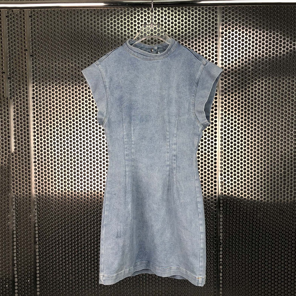 Spring and summer niche fashion designer dress products sleeveless shoulder pads back hollowed out slim blue denim dresses women, As photo
Spring and summer niche fashion designer dress products sleeveless shoulder pads back hollowed out slim blue denim dresses women, As photo