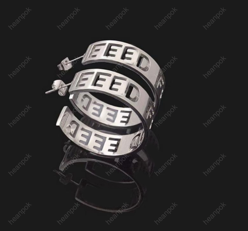 Designer Earrings For Women Fashion Style Lady Gold Silver Rose Color Hoops Hardware Engraved Hollow Out Letter Hoop Stud Earrings 2022
Designer Earrings For Women Fashion Style Lady Gold Silver Rose Color Hoops Hardware Engraved Hollow Out Letter Hoop Stud Earrings 2022
