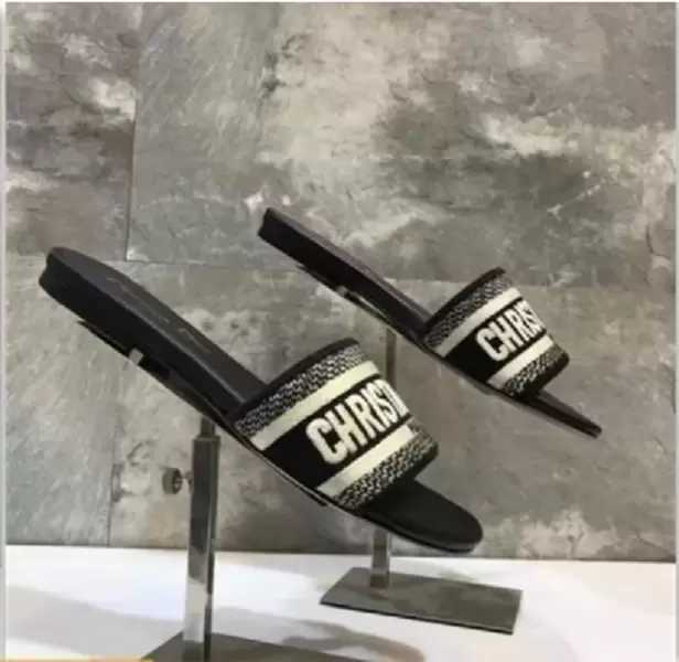 sandals famous women's brand beach slippers classic flat heels summer designer fashion slippers leather women's colored slippers women's shoes hotel bathroom
sandals famous women's brand beach slippers classic flat heels summer designer fashion slippers leather women's colored slippers women's shoes hotel bathroom