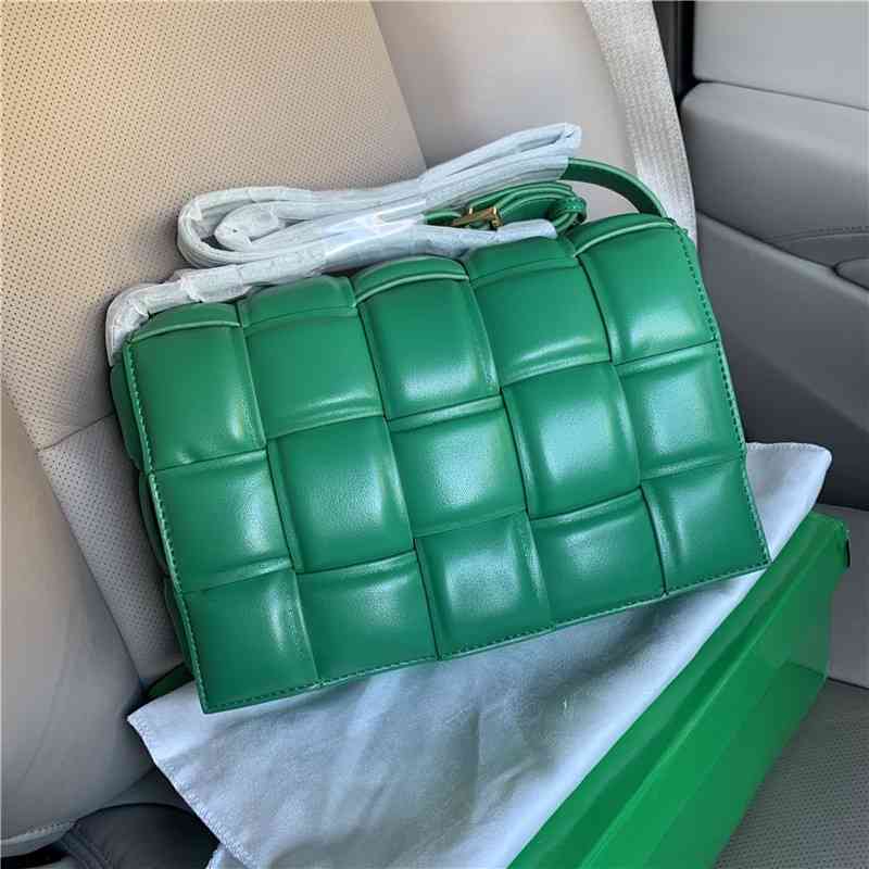 Handbags Bottegas Fashion Venetas Green Large Woven Lattice Pillow Bags Tofu Oblique Cross Leisure Black Small Square Women's, Oil wax black 23cm
Handbags Bottegas Fashion Venetas Green Large Woven Lattice Pillow Bags Tofu Oblique Cross Leisure Black Small Square Women's, Oil wax black 23cm