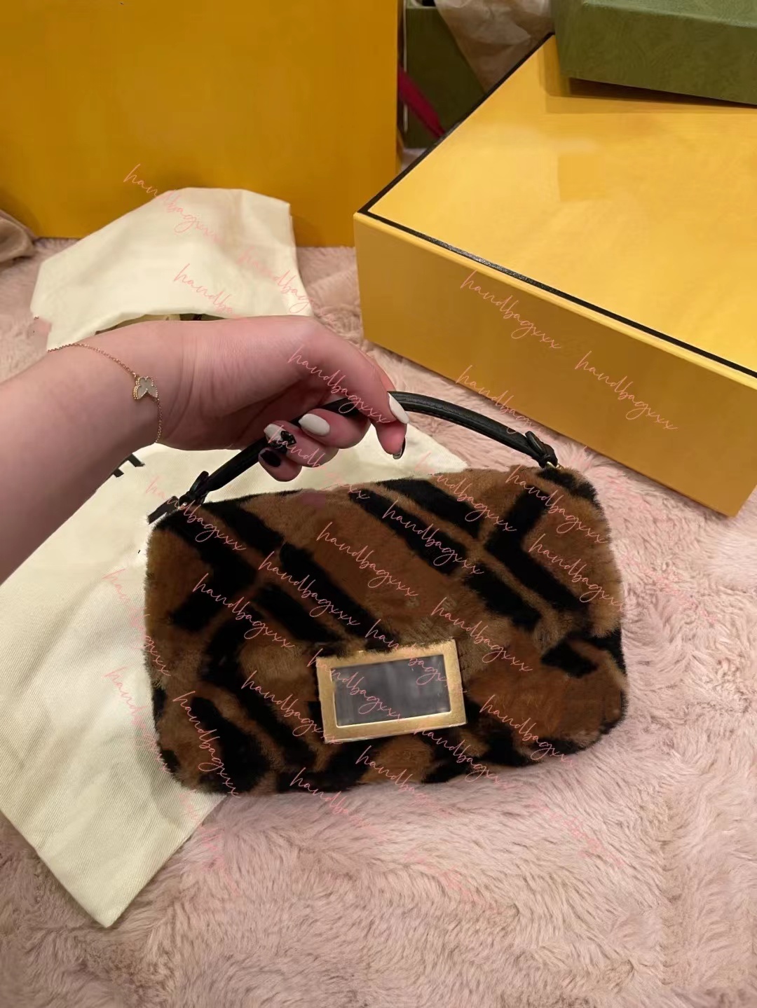 LIUS High Quality Women Bag Favorite 5pcs Leather Handbags Multi Accessories Purses Brown Flower Mini Pochette Cross body, No bag
LIUS High Quality Women Bag Favorite 5pcs Leather Handbags Multi Accessories Purses Brown Flower Mini Pochette Cross body, No bag