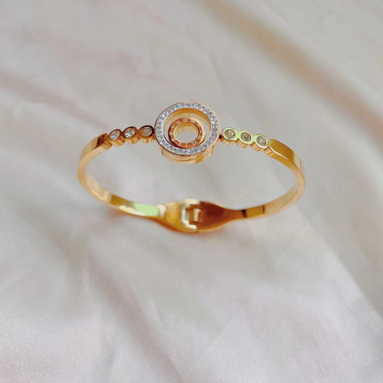 Fashion Simple Bracelet Female Ins Version and Versatile Zircon Small Fresh New Style
Fashion Simple Bracelet Female Ins Version and Versatile Zircon Small Fresh New Style