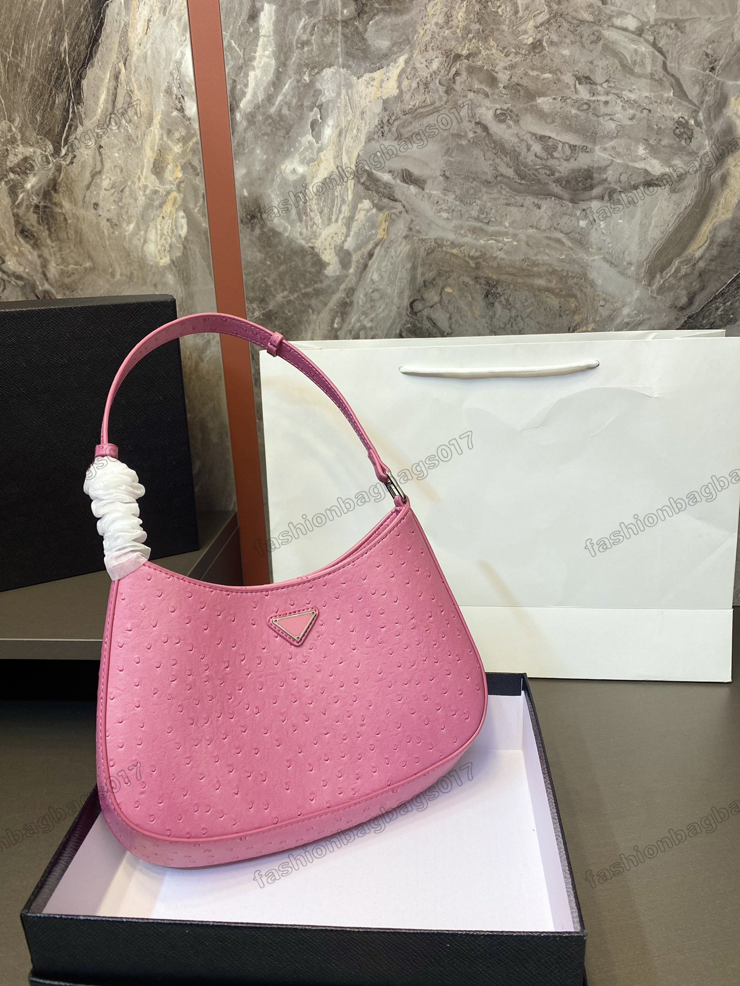 2022 New Hobos Designer Underarm Bag Shoulder Bag Half Moon Tote Bags Purses Wallet Geometric Ostrich Grain Cowhide Waist Letters Classic Women Luxurys Handbags
2022 New Hobos Designer Underarm Bag Shoulder Bag Half Moon Tote Bags Purses Wallet Geometric Ostrich Grain Cowhide Waist Letters Classic Women Luxurys Handbags