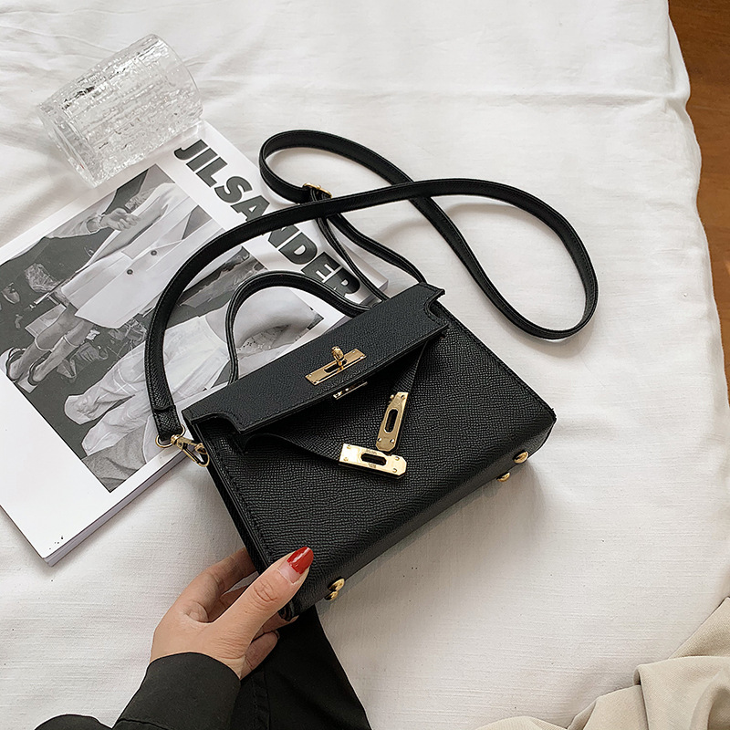 2022 Casual Small Bag Female Bag Popular New Trend Fashion Retro Handbag Shoulder Bag Messenger Handbags Women Bags, White
2022 Casual Small Bag Female Bag Popular New Trend Fashion Retro Handbag Shoulder Bag Messenger Handbags Women Bags, White