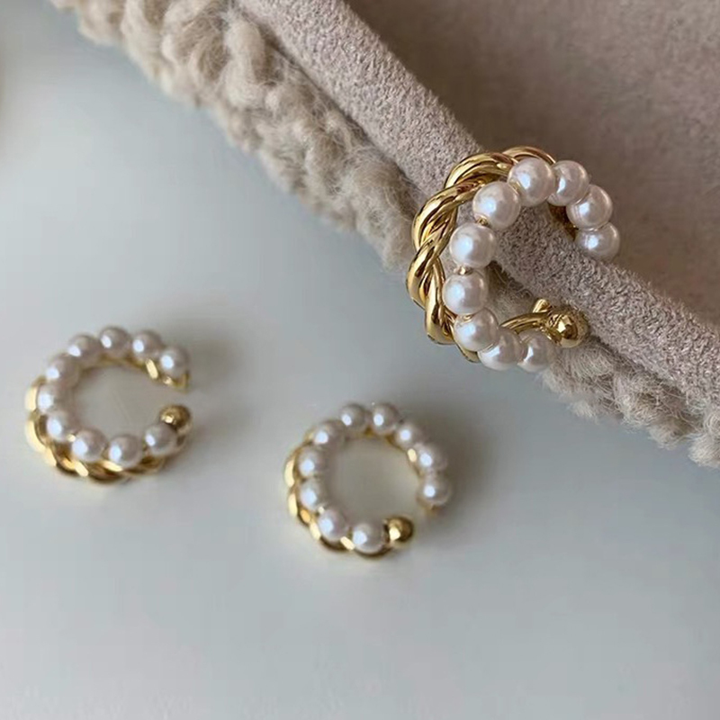 Korean Gold Color Double Circle Twist Pearl Ear Cuff Vintage Geometric Earcuff Fake Piercing Pearls Clip on Earings 220716
Korean Gold Color Double Circle Twist Pearl Ear Cuff Vintage Geometric Earcuff Fake Piercing Pearls Clip on Earings 220716