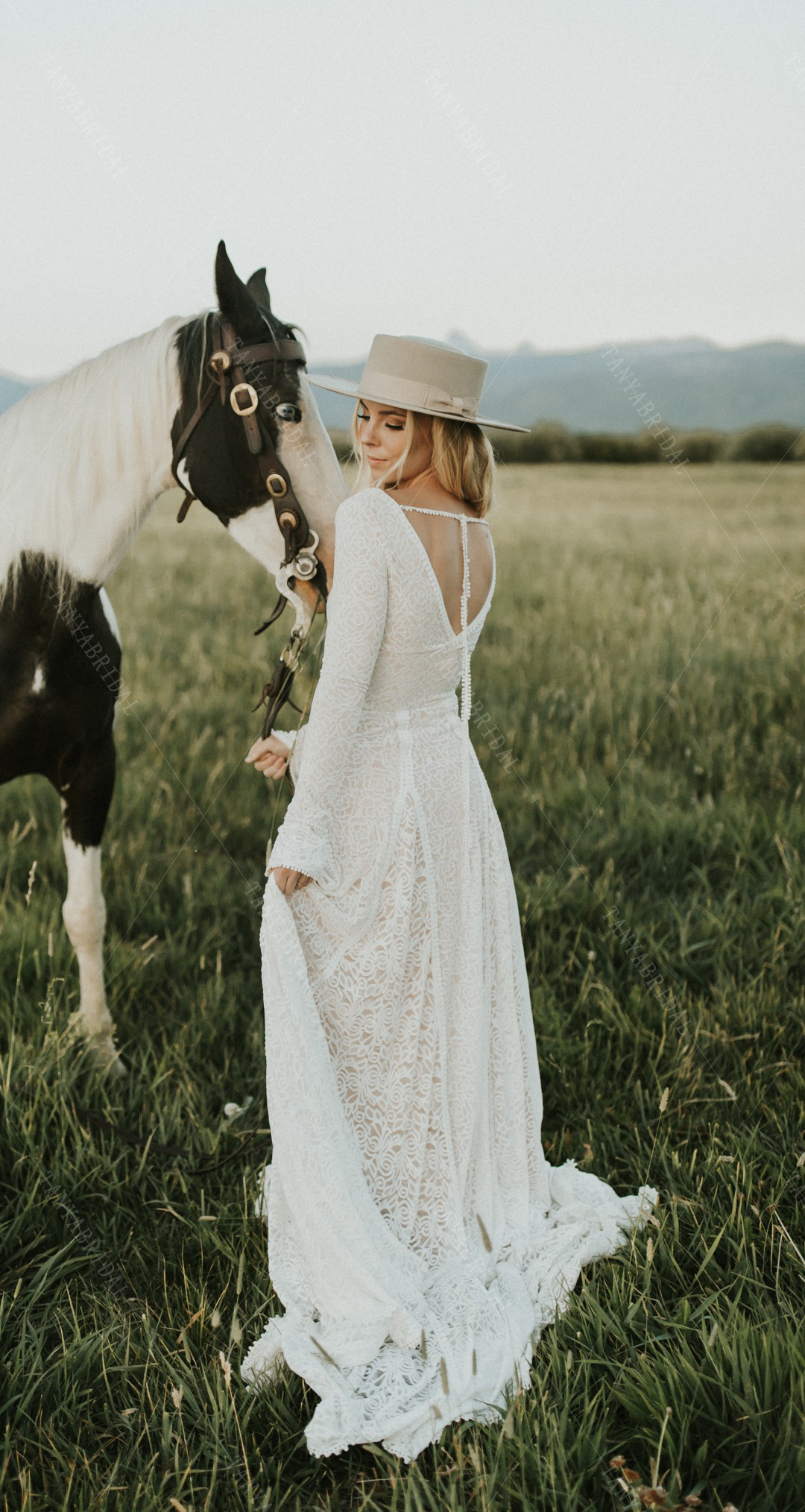Engagement Noivas Chic Wedding Dresses 2023 Bohemian Crochet Cotton Lace Long Sleeve Backless Western Country Bridal Gowns