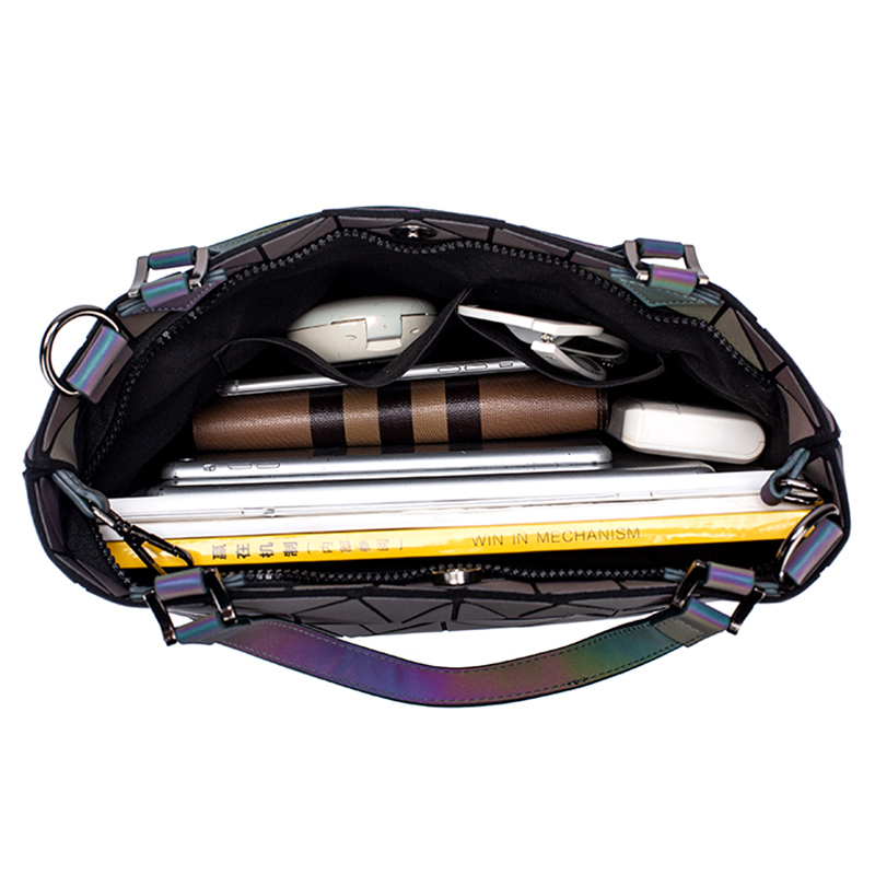 3 Luminous bao big bag Holographic reflective geometric bags for women Quilted Shoulder Bags female Handbags bolsa feminina 220607 4