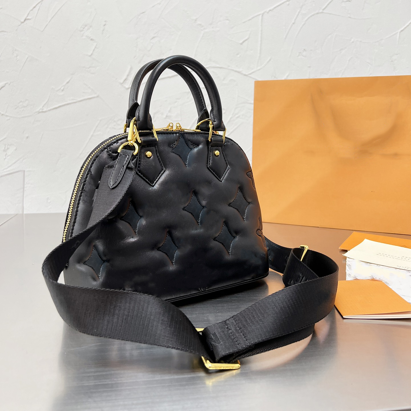 Classic Flower Full Print Women Shell Totes Bags Handbag Luxurys Designers Shouder Crossbody Bag Genuine Leather Messenger Ladies Travel Handbags 25*19CM, Black
Classic Flower Full Print Women Shell Totes Bags Handbag Luxurys Designers Shouder Crossbody Bag Genuine Leather Messenger Ladies Travel Handbags 25*19CM, Black