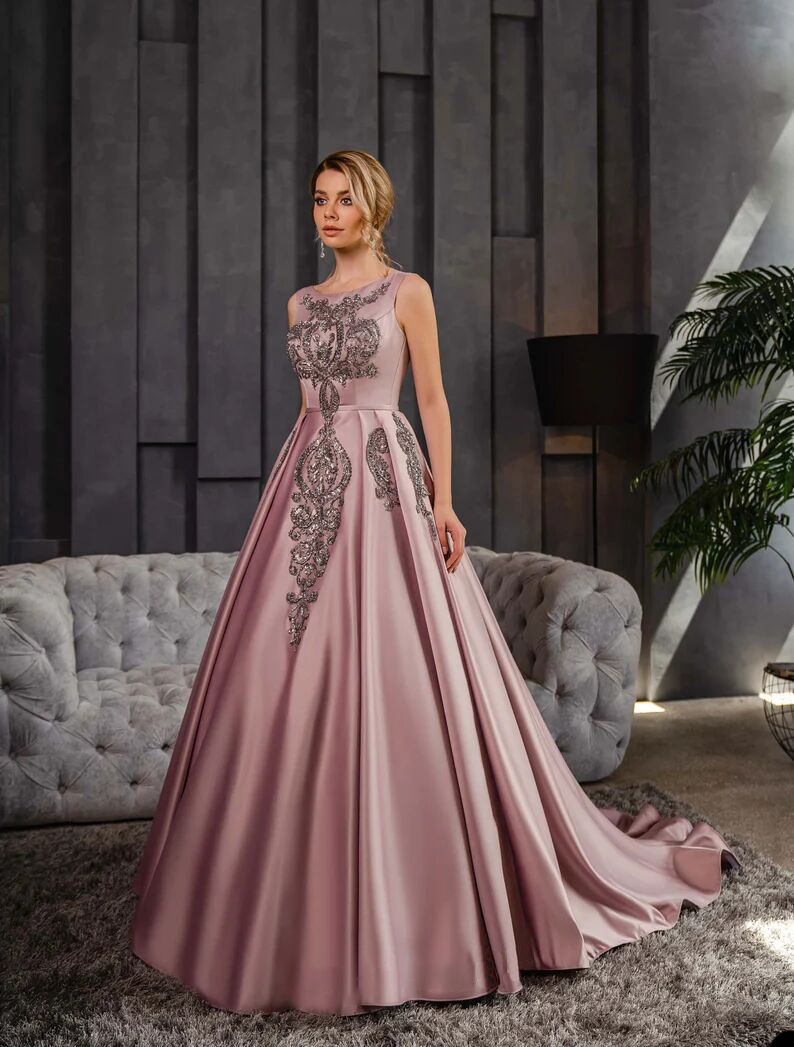Purple Bridesmaid Dresses High Neck Sleeveless Custom Made Satin Mermaid Prom Dress Party Gowns Appliqued Sequins or Length Elegant Evening Gown