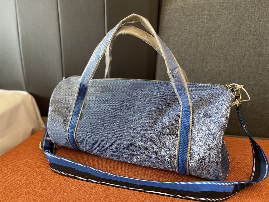 2022 high quality shoulder bag designer designed denim material old flower travel bag for men and women, Blue
2022 high quality shoulder bag designer designed denim material old flower travel bag for men and women, Blue