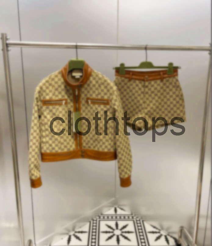 Women' Tracksuits Letters Designers Jackets Coats For Women Long Sleeve Zipper Jacket Cool Girls Streetwear Womens Clothing Setcp clothing, Bust bag
Women' Tracksuits Letters Designers Jackets Coats For Women Long Sleeve Zipper Jacket Cool Girls Streetwear Womens Clothing Setcp clothing, Bust bag