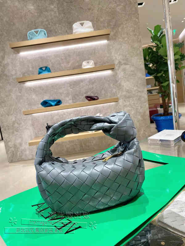 Designer Handbags Bottegav Venetas Authentic Baodiejia Classic Jodie Woven Knotting Ox Horn One Shoulder Portable Women's Bag, Figure 8 
Designer Handbags Bottegav Venetas Authentic Baodiejia Classic Jodie Woven Knotting Ox Horn One Shoulder Portable Women's Bag, Figure 8