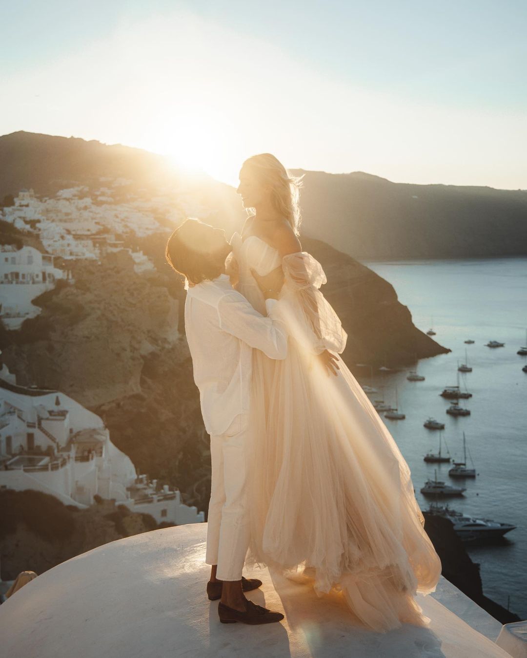 Simple Wedding Dresses With Lace Up Gowns Organza Tiered Skirts Train Lace Long Sleeve One-line Neck Strap Mariage Bridal African Vestido de noiva