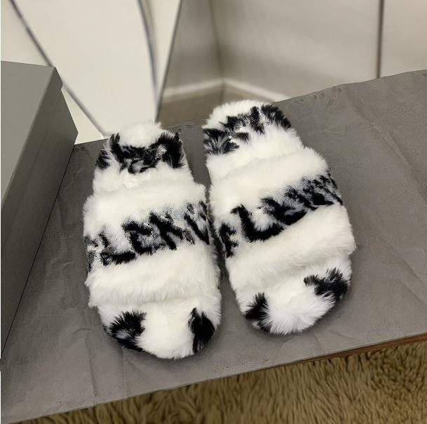 2022 designer Paris woman furry slippers sandals new printing female letter long hair drag comfortable soft Ladies Holiday Banquet non-slip hairy slippers, Black
2022 designer Paris woman furry slippers sandals new printing female letter long hair drag comfortable soft Ladies Holiday Banquet non-slip hairy slippers, Black