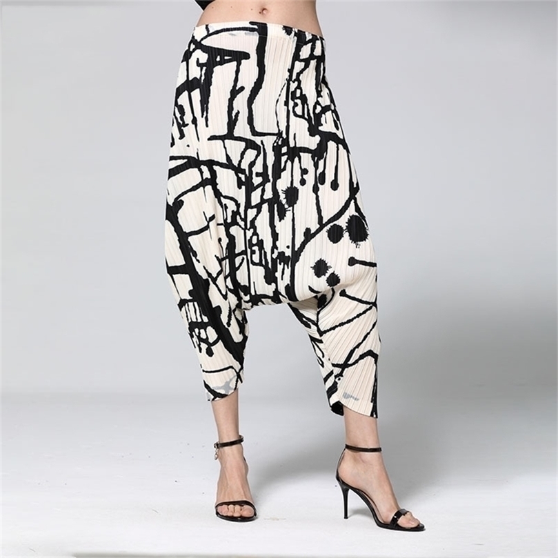 LANMREM High quality pleated pants trend striped elastic high waist fashion printting trousers female harem pants YJ167 201228, Beige floral
LANMREM High quality pleated pants trend striped elastic high waist fashion printting trousers female harem pants YJ167 201228, Beige floral
