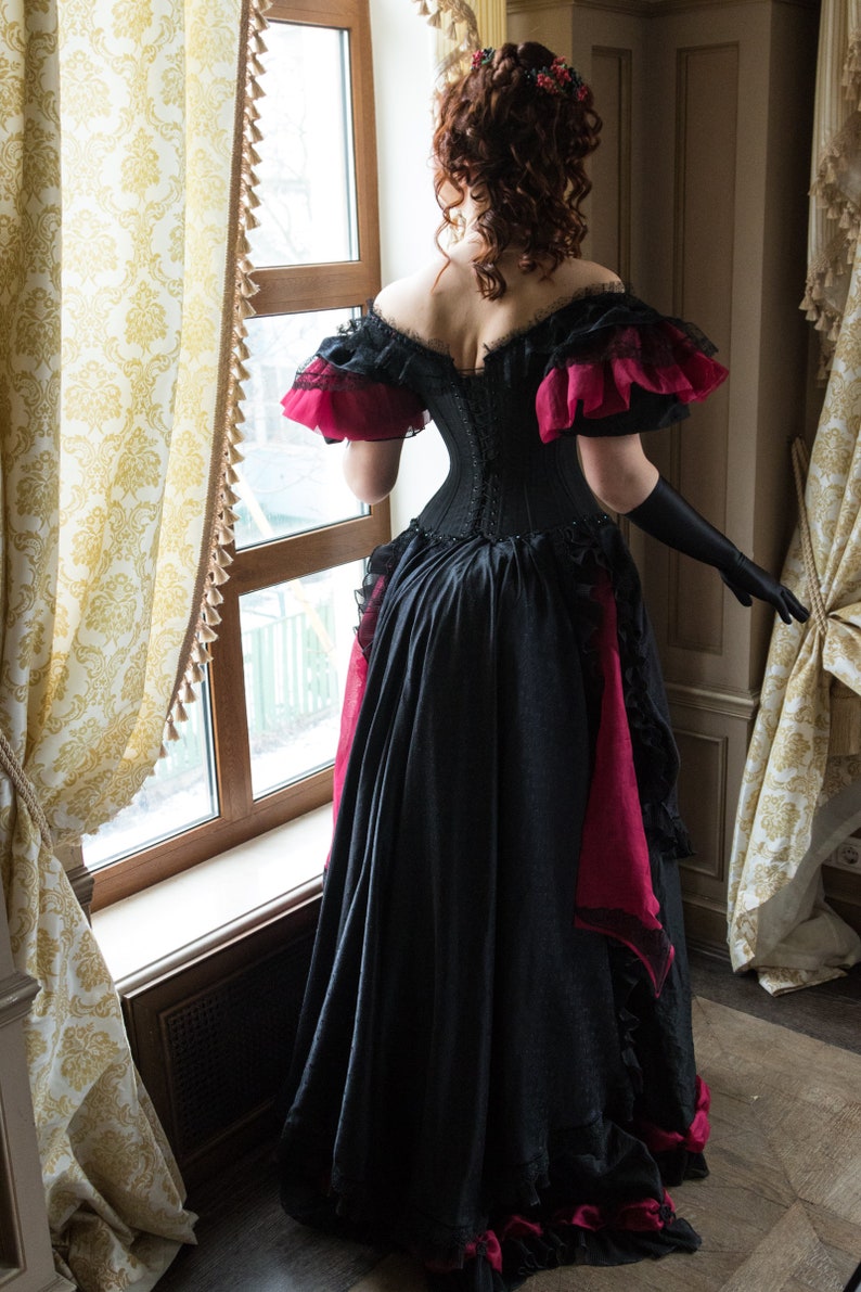Vintage Victorian Bustle A Line Wedding Dress V-Neck Off The Shoulder Long Bridal Gowns Gothic Black And Burgundy Wedding Dresses Custom Made
