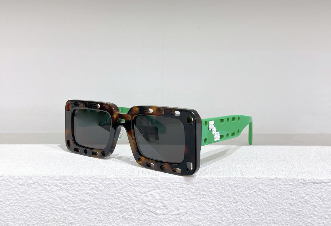 hot selling designer sunglasses for men mens woman sunglasses for women Hollowed out frame Thickened material UV400 protection top quality lens come with case
hot selling designer sunglasses for men mens woman sunglasses for women Hollowed out frame Thickened material UV400 protection top quality lens come with case