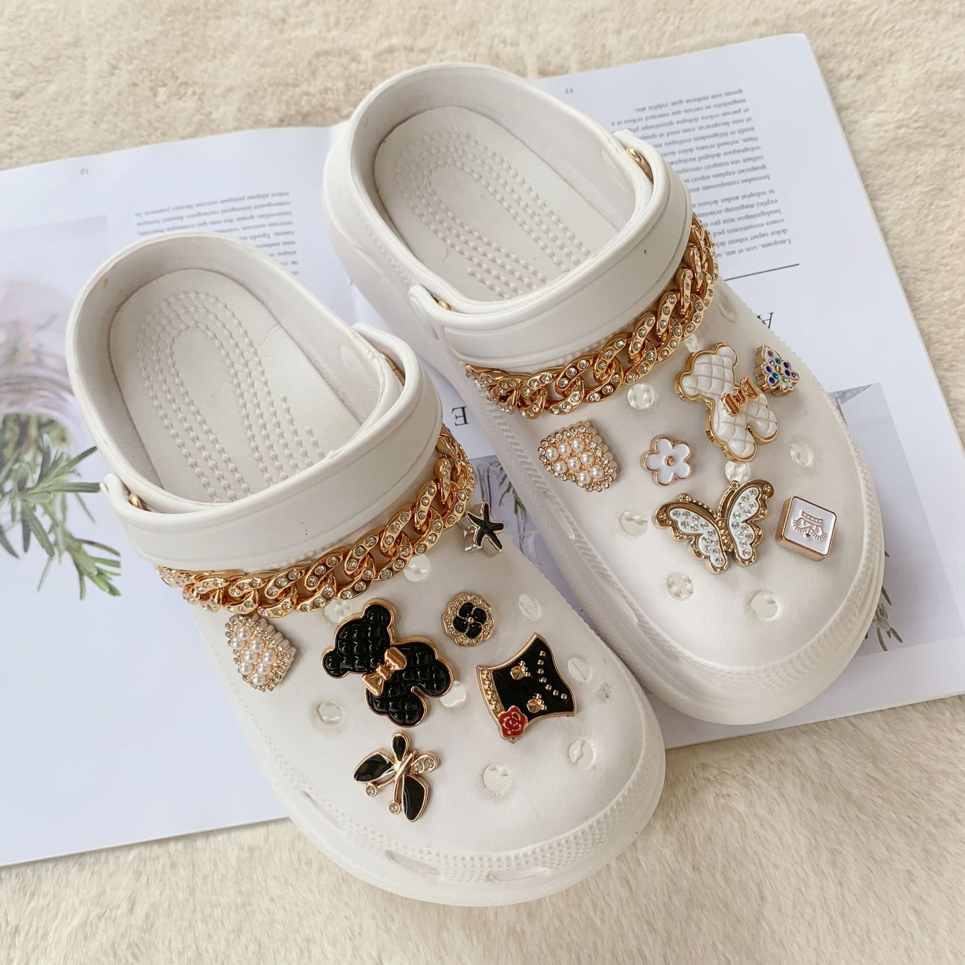 2022 New Trend Jewelry Sets Design Bear Charms Croc Charm For Clog Shoe Decoration Charms Chain DIY Shoes Buckle Accessories
2022 New Trend Jewelry Sets Design Bear Charms Croc Charm For Clog Shoe Decoration Charms Chain DIY Shoes Buckle Accessories
