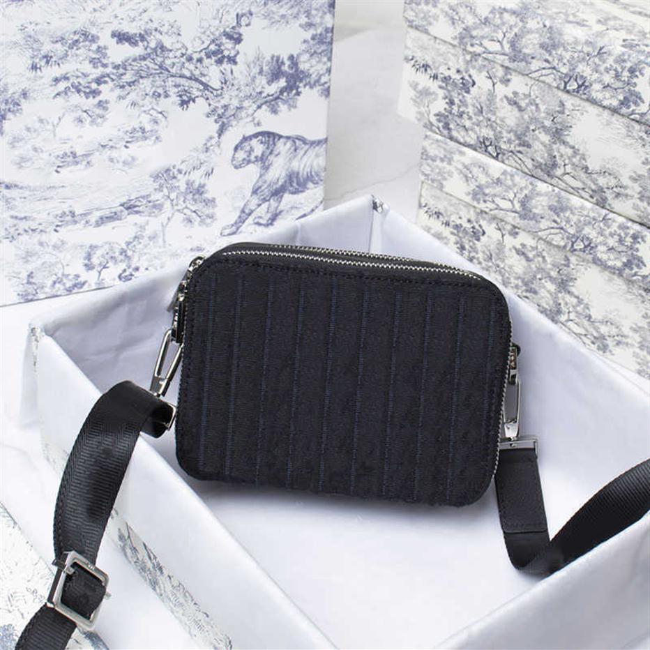Men Safari Messenger Bags Designers Oblique Embroidery Pockets Pouch DOUBLE-zipper Camera Bag SIZE 17CM with box 88882622, Black
Men Safari Messenger Bags Designers Oblique Embroidery Pockets Pouch DOUBLE-zipper Camera Bag SIZE 17CM with box 88882622, Black