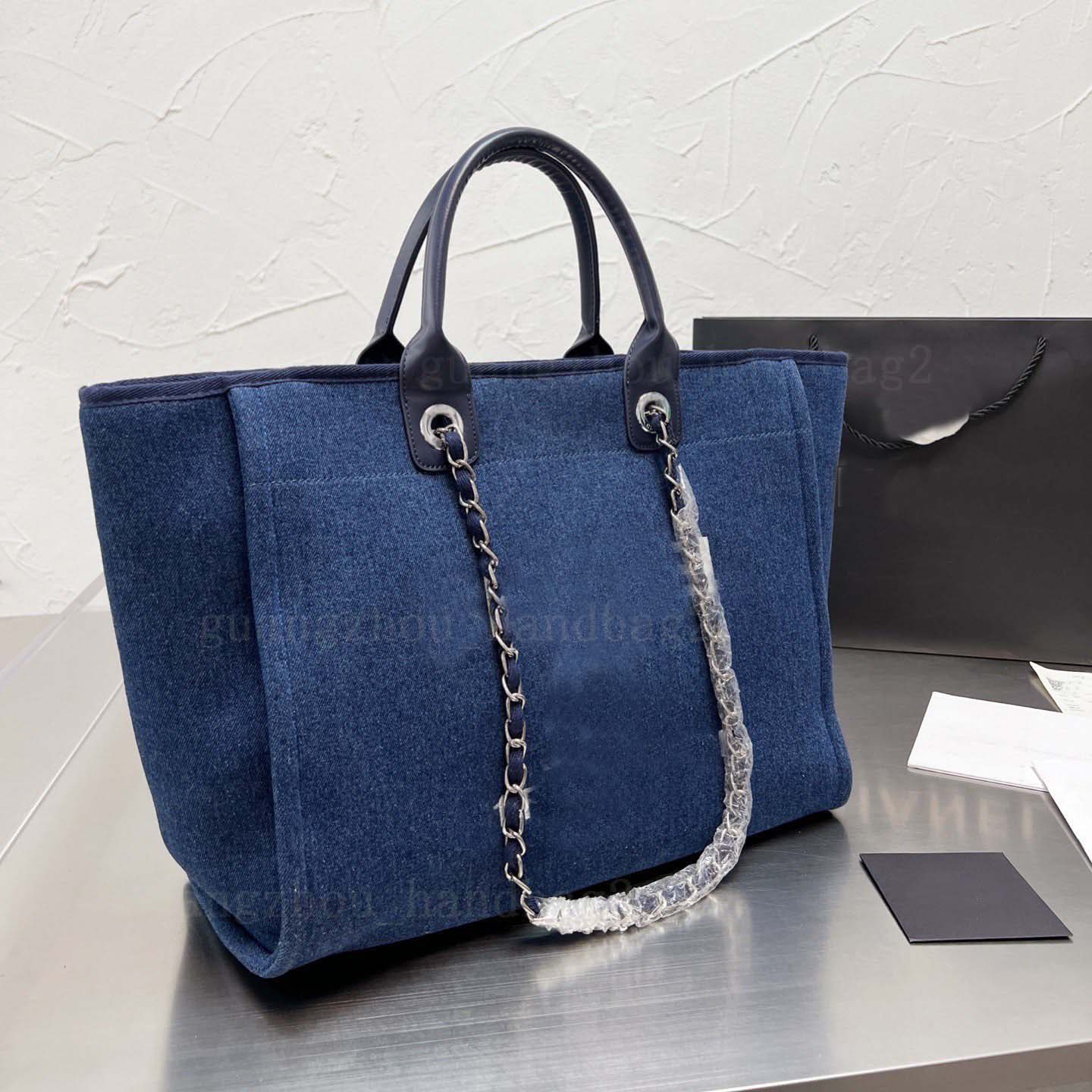 Designer Women Bags Deauville Chain Totes Classic Style Canvas Beach Woman Shopping Bags Luxury Double Shoulder Large Capacity Party Tote, Color 8
Designer Women Bags Deauville Chain Totes Classic Style Canvas Beach Woman Shopping Bags Luxury Double Shoulder Large Capacity Party Tote, Color 8