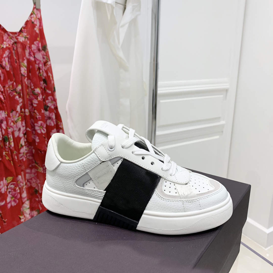 Ltaly classic fashion casual shoes patchwork trendy sneakers ladies punk rivet low-top men's leather skateboard sports shoes 35-45
Ltaly classic fashion casual shoes patchwork trendy sneakers ladies punk rivet low-top men's leather skateboard sports shoes 35-45