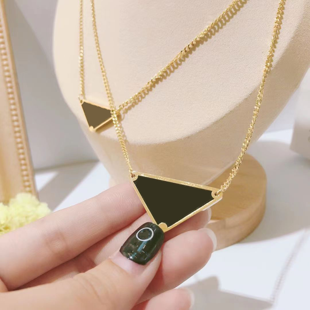 Triangle Pendant Necklaces Man Womens Buckle Neck Jewelry Party Fit Neck Decorations Unisex Link Chain Necklace Hot
Triangle Pendant Necklaces Man Womens Buckle Neck Jewelry Party Fit Neck Decorations Unisex Link Chain Necklace Hot